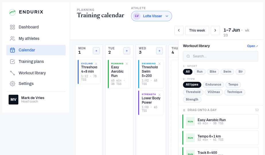 Trainingskalender met geplande workouts per week en periodisering